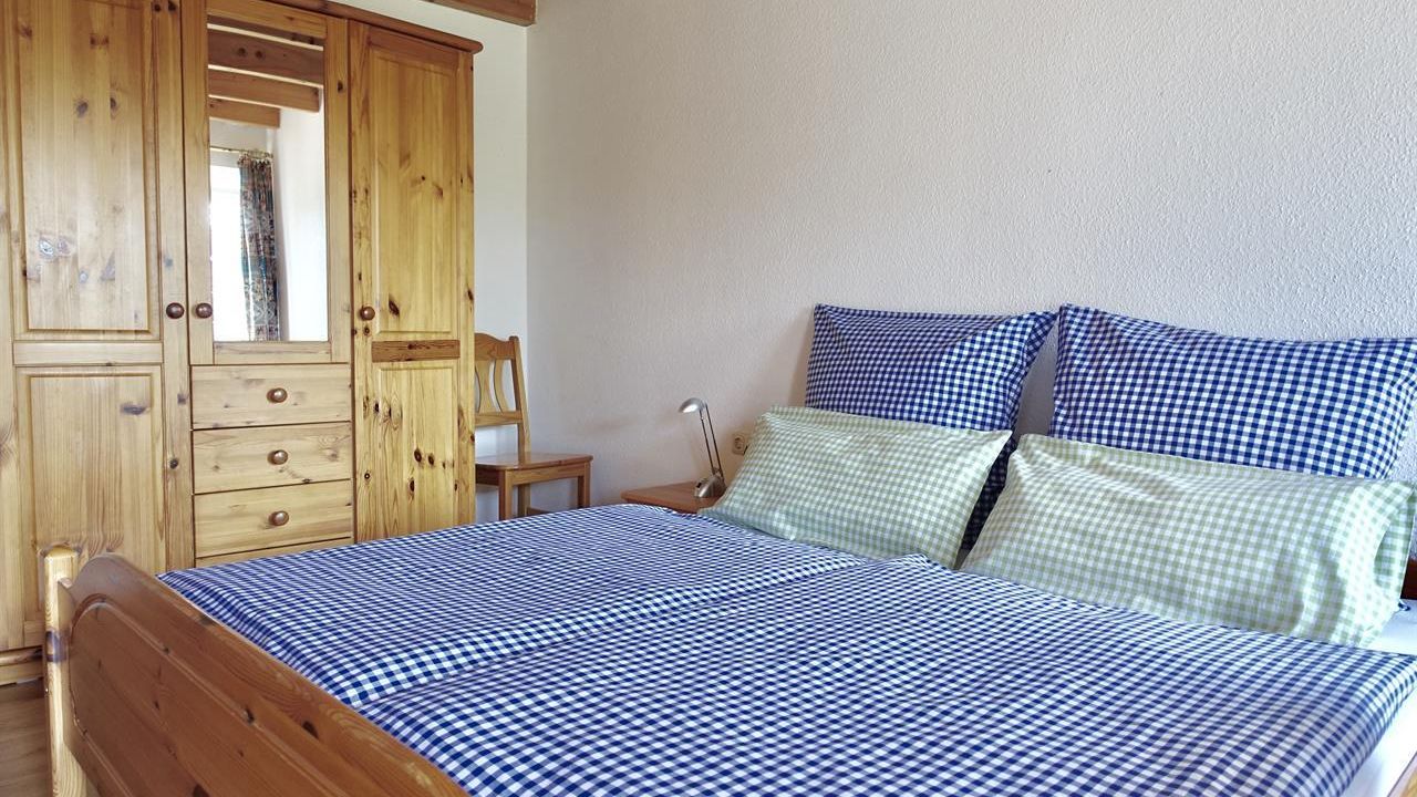 Schlafzimmer 1 (EG) Schlafzimmer 1 (EG)